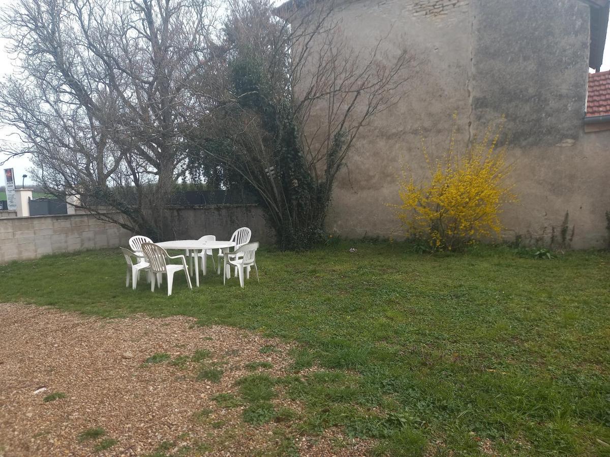 L'Univers, Vous Et Nous Pouilly-sur-Vingeanne Exterior foto